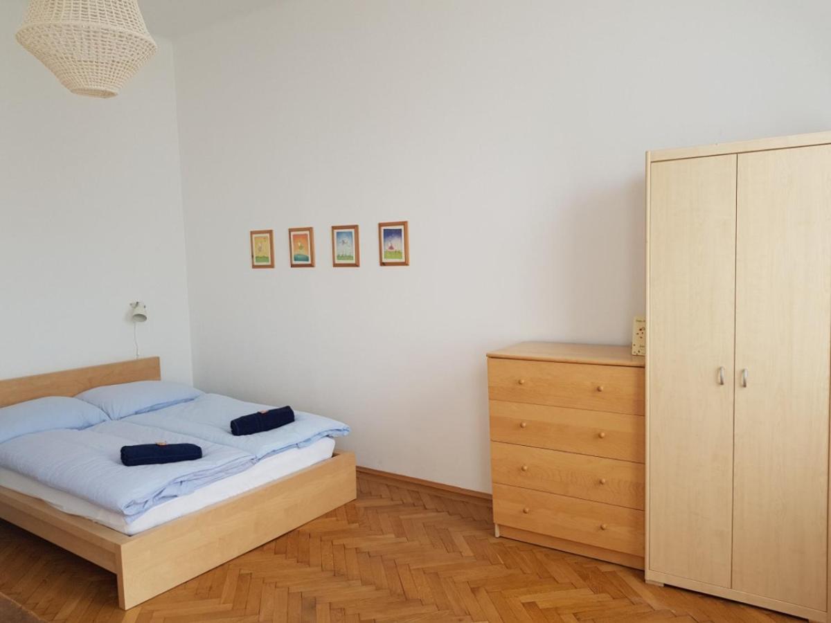 1090 * Viena