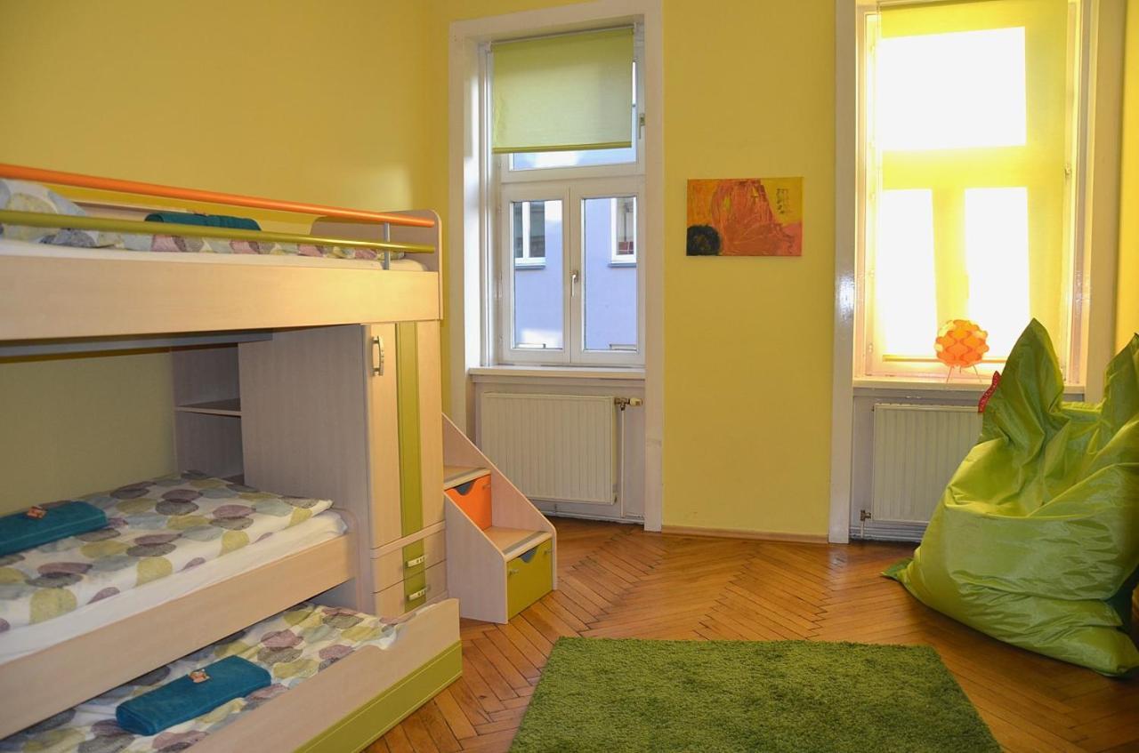Apartament 1090 *