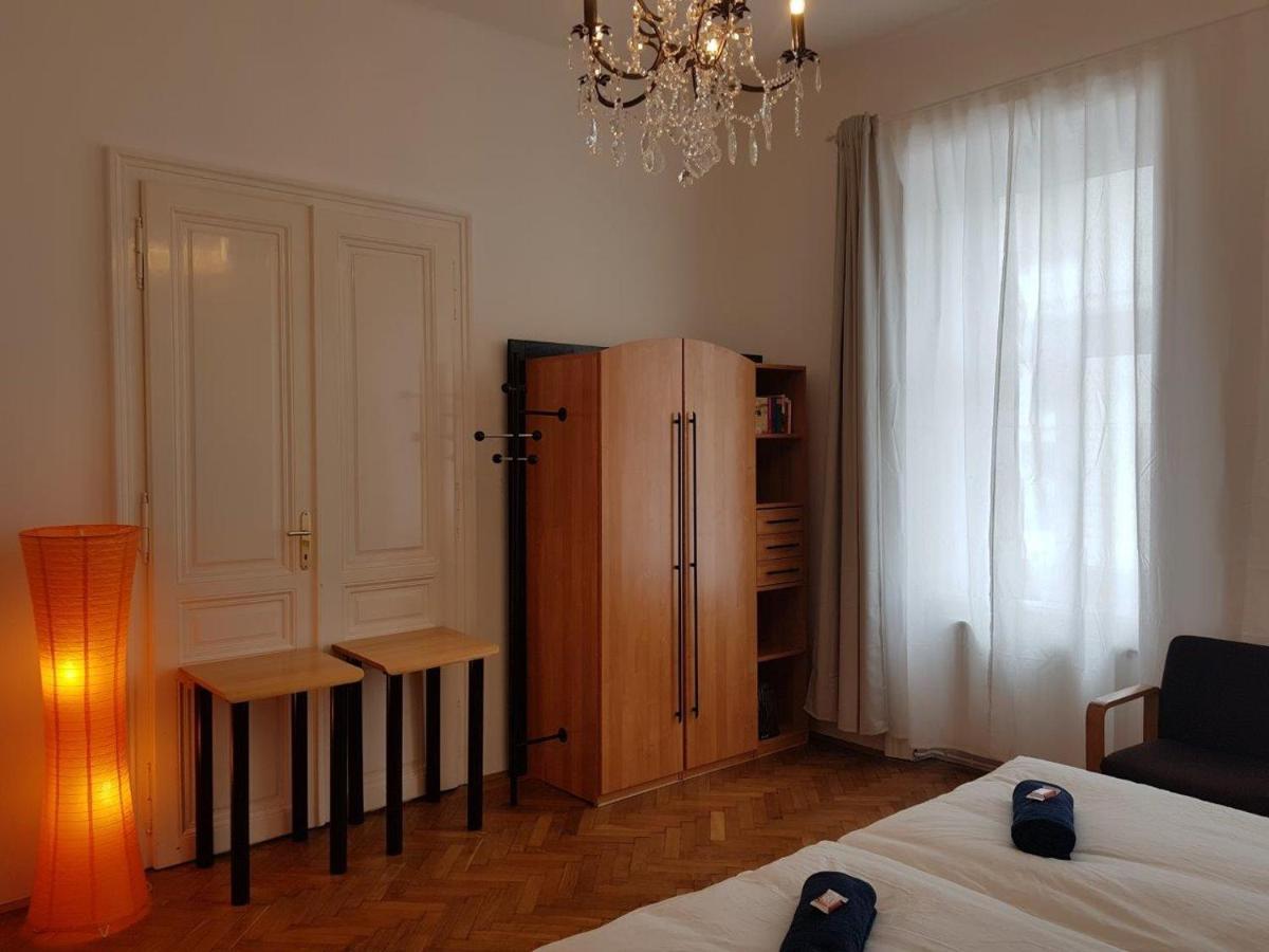 Apartament 1090 *