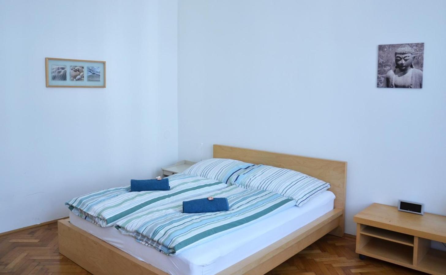 1090 Viena