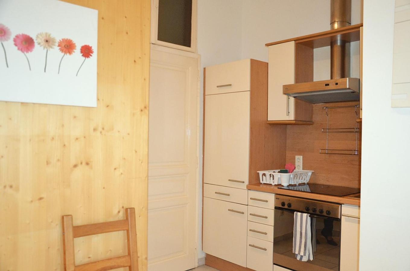 Apartament 1090 *